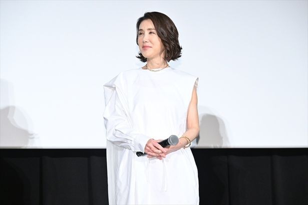 『波紋』プレミア上映会舞台挨拶に登壇した筒井真理子