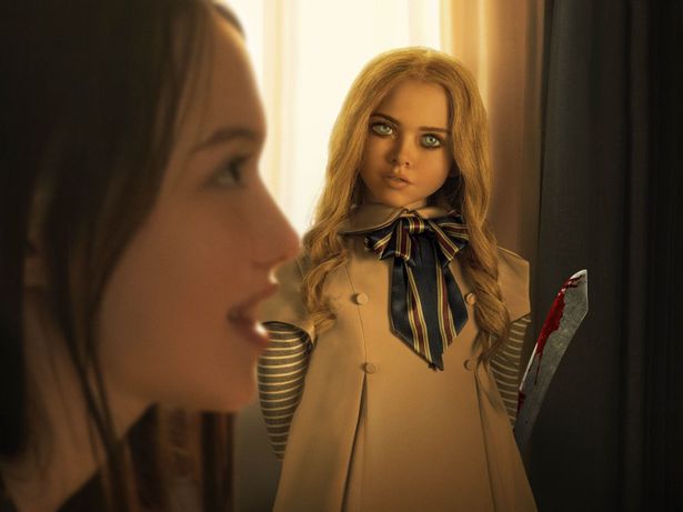 【写真を見る】AI人形の止まらない暴走…無表情で刃物を持つミーガンの真意とは？