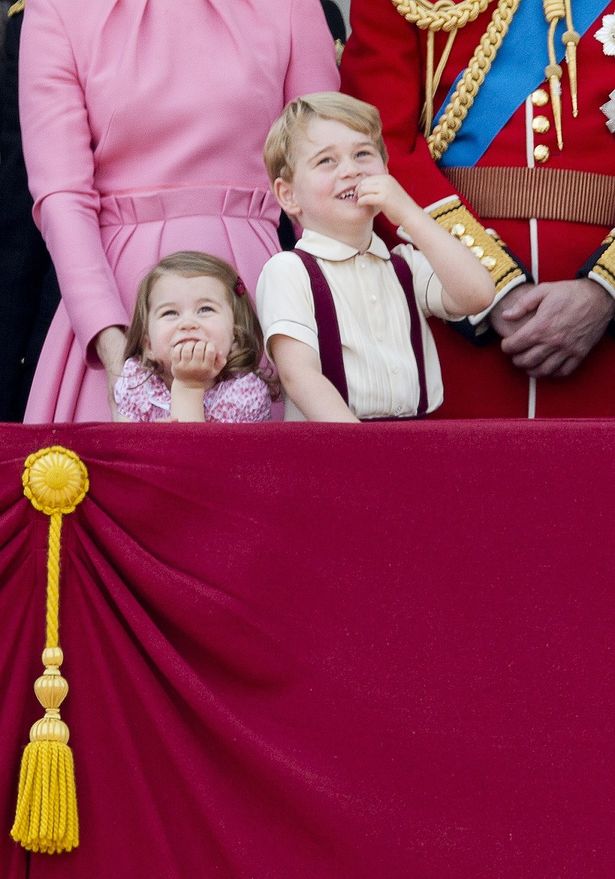 【写真を見る】欧州ツアーを楽しみにしているというシャーロット王女とジョージ王子