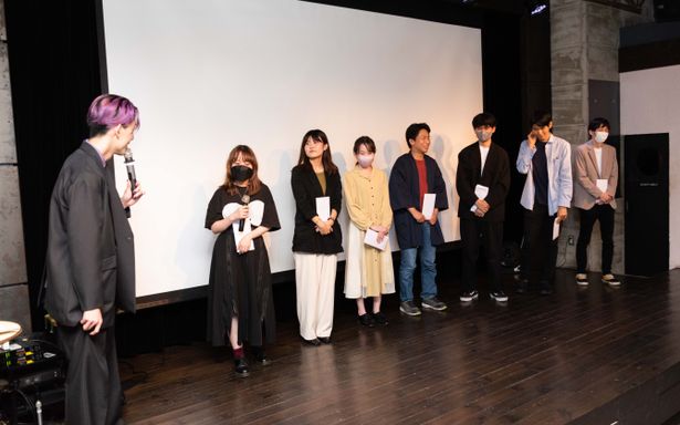 クイズ大会に優勝したチームには約1万円分の「映画GIFT」が贈られた