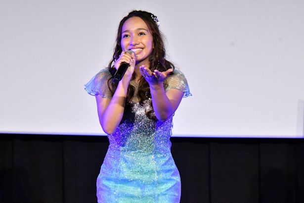 【写真を見る】豊原江理佳(アリエル役声優)が「パート・オブ・ユア・ワールド」を熱唱！