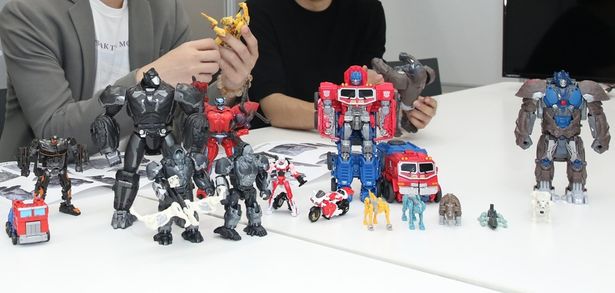 「トランスフォーマー」シリーズの変形ロボットトイを長年にわたって作ってきたタカラトミーの社員に直撃！