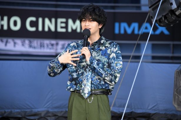 【写真を見る】主人公ノア役の日本語吹替版声優を務めた中島健人。衣装のテーマは“サファリビーストモード”！