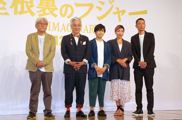 百瀬義行監督、イッセー尾形、寺田心、安藤サクラ、西村義明プロデューサーが登壇(左から)