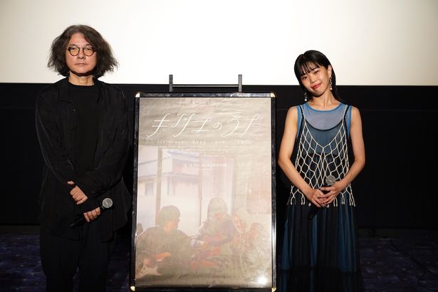 『キリエのうた』のロケ地、宮城県石巻市での特別試写会に登壇した、岩井俊二監督とアイナ・ジ・エンド