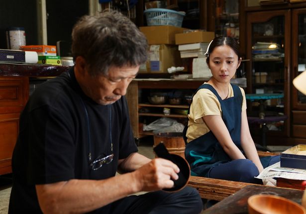 不器用な父と娘が伝統工芸を通して心を通わせていく『バカ塗りの娘』