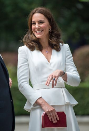 キャサリン妃とシャーロット王女、訪問国に敬意を表して赤白ファッションで魅了！