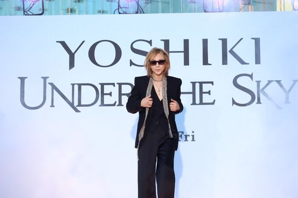 レッドカーペットイベントに登場したYOSHIKI