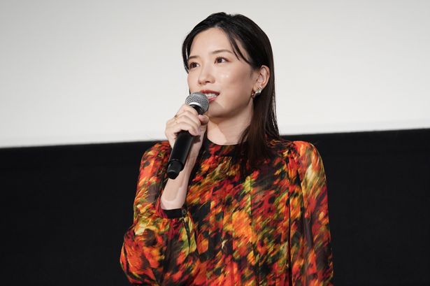 永野芽郁は「山田監督に“舞ちゃんのおへそをもうちょっと見せてくれよ”と言っていただいた。そのために人生で一番腹筋を鍛えました」と明かした