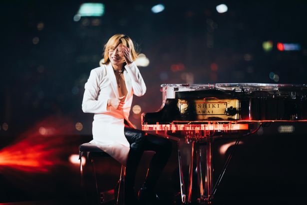 映画終盤では、YOSHIKIの想いが詰まった名曲を世界中のファンが合唱