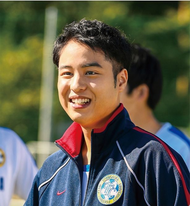 伊良子未來が、明香と同じ大学に通う青年で、サッカー部の副キャプテンである山瀬渉役を演じる