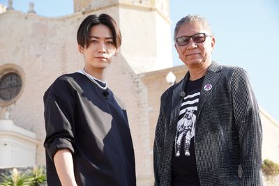 亀梨和也、三池崇史監督と共にシッチェスの街中を散策！