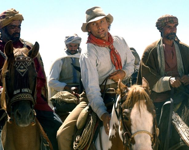 灼熱の砂漠で行われる長距離馬上レースに挑む実在のカウボーイを演じた『オーシャン・オブ・ファイヤー』
