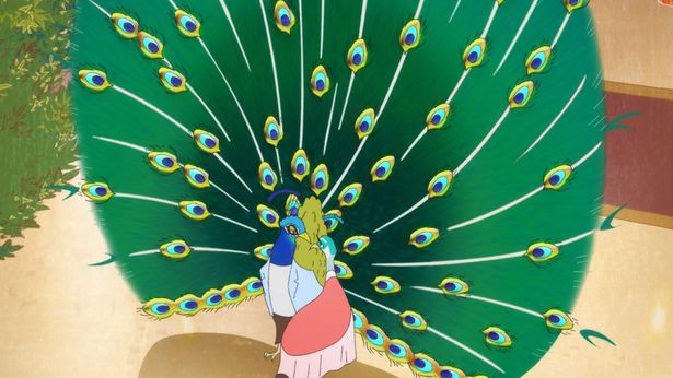 元宝塚歌劇団男役スターの七海ひろきが、美しい羽を広げるクジャク役を演じている