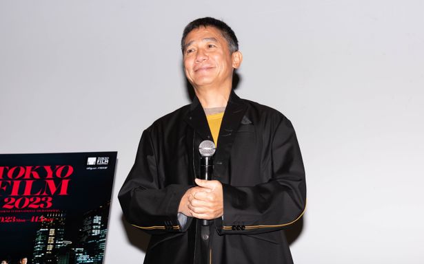 ウォン・カーウァイ監督の『花様年華』ではカンヌ国際映画祭男優賞を受賞
