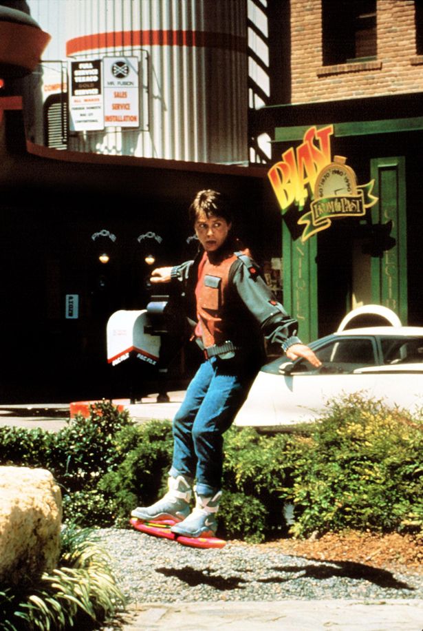 『BTTF2』では“現在”だった80年代もいまでは“過去”。21世紀とのギャップが秀逸