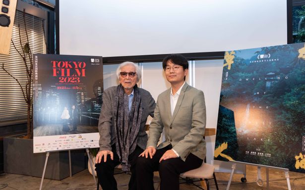 「黒澤明賞」を受賞したグー・シャオガン監督に、山田洋次監督からエールが送られた