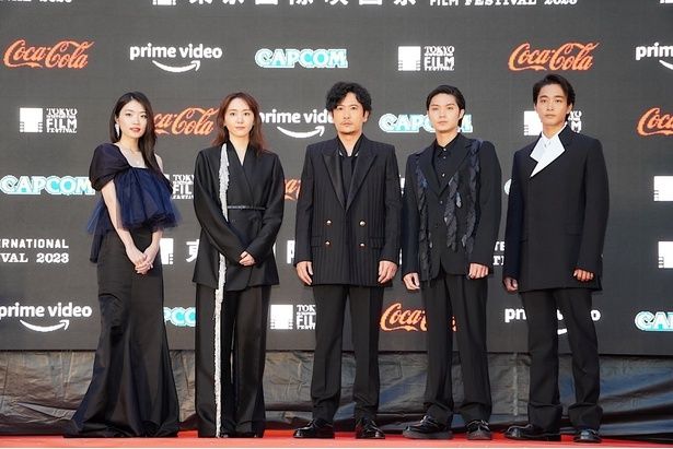 【写真を見る】第36回東京国際映画祭で稲垣吾郎ら『正欲』のキャスト陣がレッドカーペットを歩いた