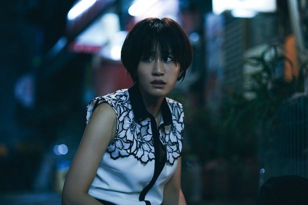 和製ギャング映画を原作とする「第3話 非常線の女」では前田敦子が主演を務める(「連続ドラマW　OZU ～小津安二郎が描いた物語～」)