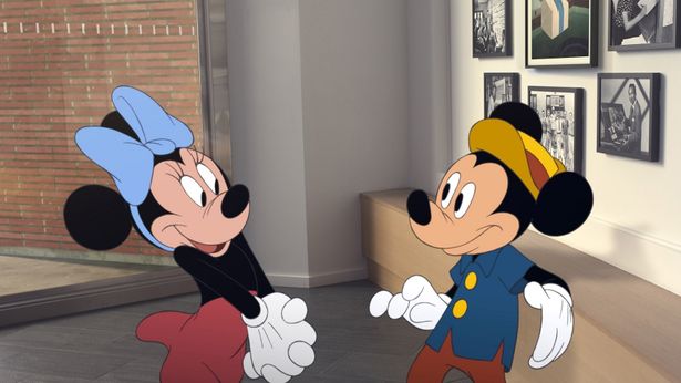 【写真を見る】ミッキーマウスがミニーマウスとともに「写真の時間だよ！」とほかのキャラクターたちに呼びかける『ワンス・アポン・ア・スタジオ -100年の思い出-』 予告映像