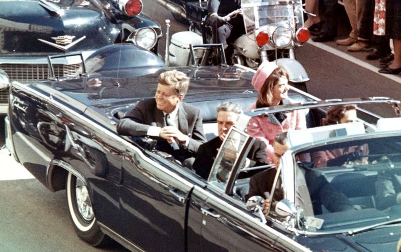 今年で60年…衝撃の死を様々な角度で描いた映画で知る「ケネディ大統領暗殺事件」の謎と陰謀