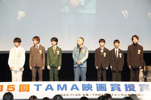 「第15回TAMA映画賞」授賞式に出席した『雑魚どもよ、大志を抱け！』チーム