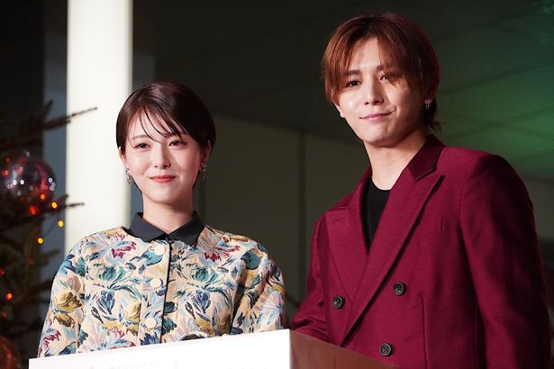 『サイレントラブ』で初共演を果たした山田涼介＆浜辺美波。クリスマスの思い出を告白