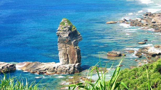 古くからの伝説が残っており、与那国島の神聖な存在として知られる、立神岩