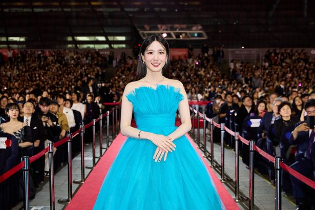 釜山国際映画祭では水色のドレスに身を包んでいた