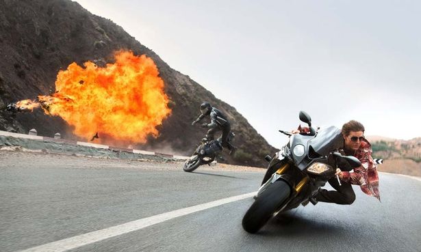 『ミッション：インポッシブル／ローグ・ネイション』でバイクごと敵に体当たりするアクションもトム・クルーズが演じた