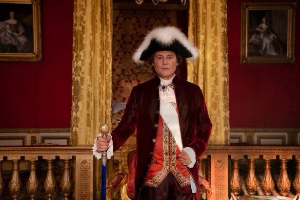【写真を見る】ジョニー・デップがフランス国王史上一の美男にして問題児のルイ15世役に
