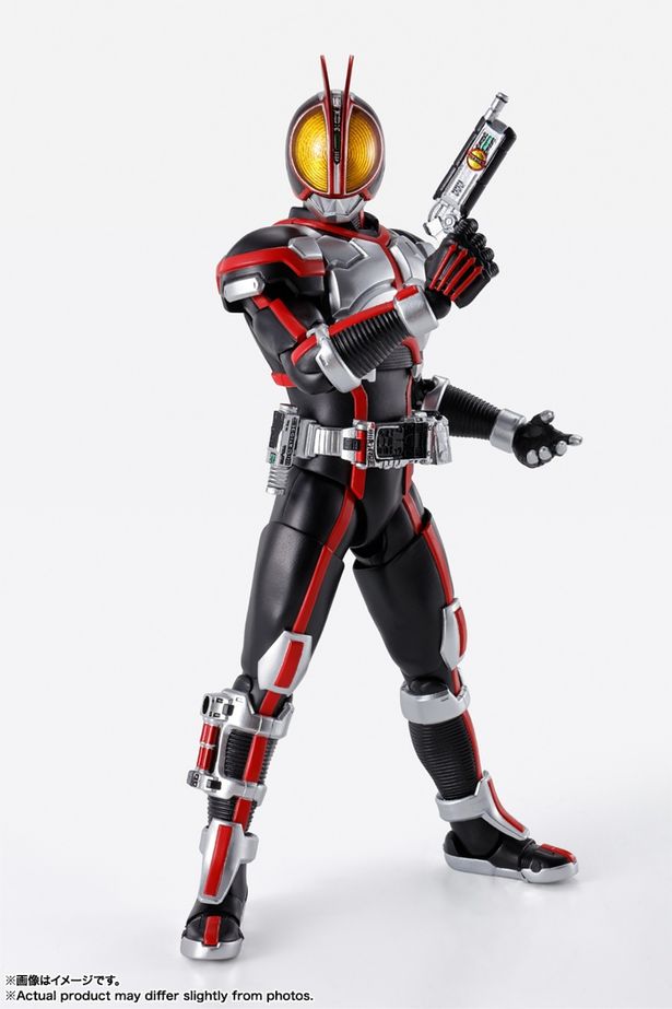 20周年企画が続々！いまアツい「仮面ライダー555」の新旧スーツを 
