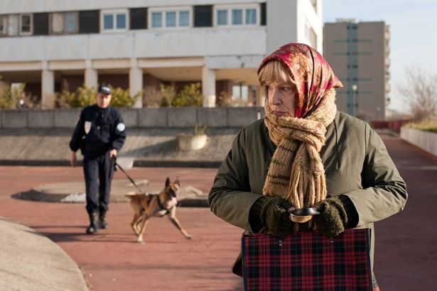 フランスの重鎮、ベルナデット・ラフォンが大麻入りのお菓子を売るおばあさんを演じた『ジャンキーばあさんのあぶないケーキ屋』