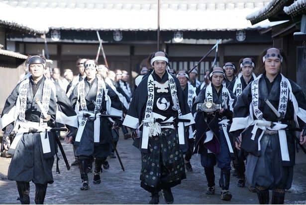 『身代わり忠臣蔵』の大石内蔵助(永山瑛太)を中心とした赤穂浪士たち