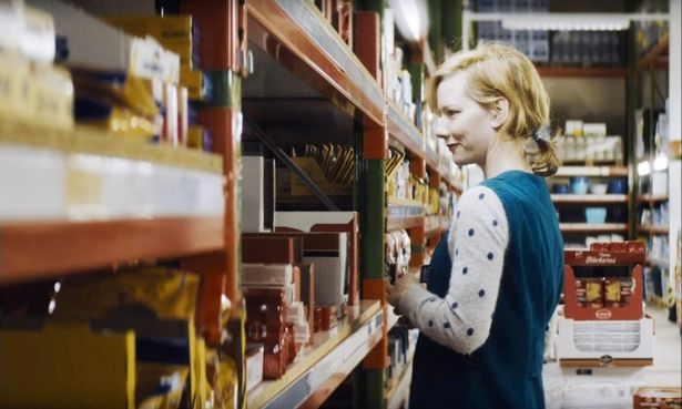 『希望の灯り』では、旧東ドイツのスーパーで働く女性を演じた