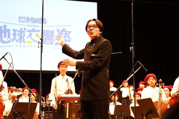 アニメドラえもんの劇伴や楽曲を担当する作曲家の沢田完は「夢をかなえてドラえもん」を指揮