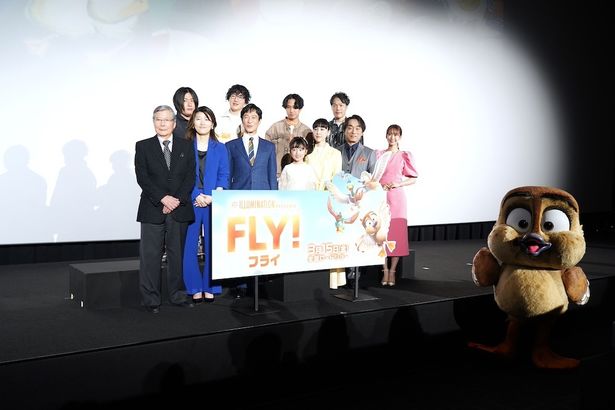 【写真を見る】激カワ！グウェンの着ぐるみも応援に駆けつけた映画『FLY！／フライ！』ジャパンプレミア開催