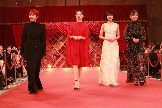 第47回日本アカデミー賞授賞式、レッドカーペットの様子。新人俳優賞のメンバー