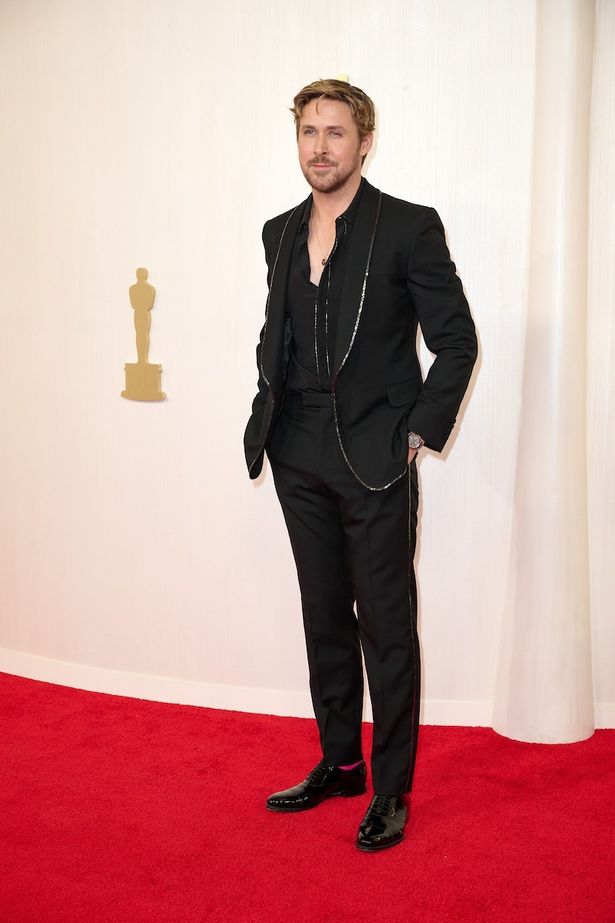 【写真を見る】シックなブラックの装いでアカデミー賞レッドカーペットに登場したライアン・ゴズリング