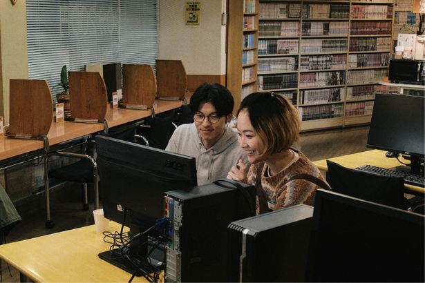 新潟県でジミーを助けるネットカフェ店員の由紀子を演じるのは黒木華
