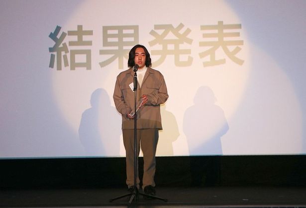 ショートアニメーション部門のグランプリは、賞金20万円とコカ・コーラ1年分が授与された