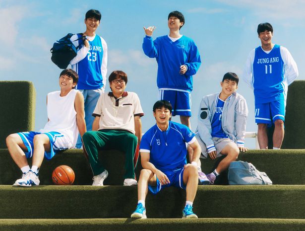 【写真を見る】6人の選手と新任コーチが起こした奇跡の実話を描く青春バスケムービー『リバウンド』