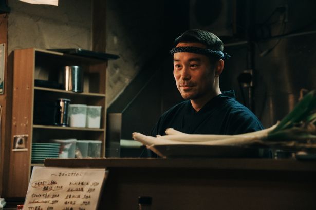 台湾の実力派俳優、ジョセフ・チャンは、ジミーが松本で出会った居酒屋店主のリュウを演じる