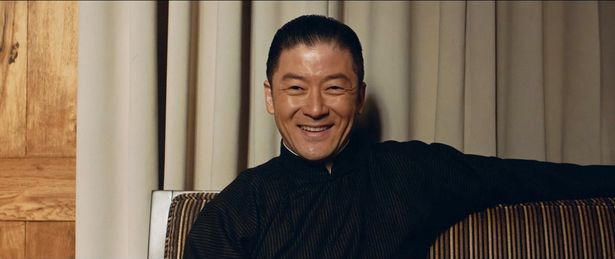 浅野忠信も上海社会に溶け込む日本人役で出演した(『ワンス・アポン・ア・タイム・イン・上海』)