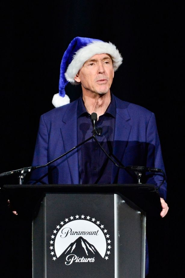 ホリデーシーズンに公開となる『ソニック・ザ・ヘッジホッグ３』情報発表の際には、青いサンタ帽をかぶっていた北米国内配給トップを務めるクリス・アロンソン
