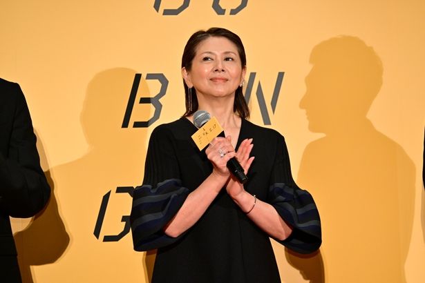 『碁盤斬り』完成披露舞台挨拶での小泉今日子