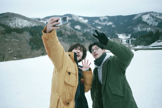 旅先で出会った幸次とともに足を運んだ雪景色で過去に見た映画を思いだす