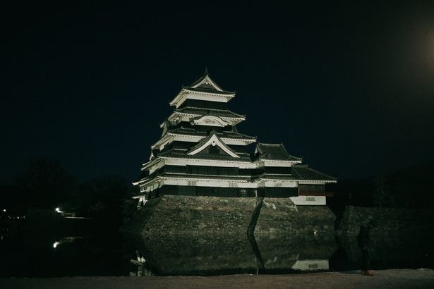 夜空に浮かぶ松本城