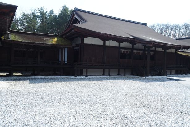 日本で唯一の寝殿造の様式を再現した建造物である伽羅御所