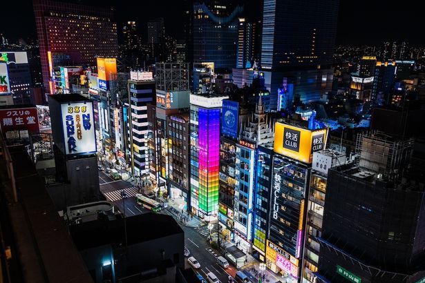 新宿の風景を俯瞰で映しだす